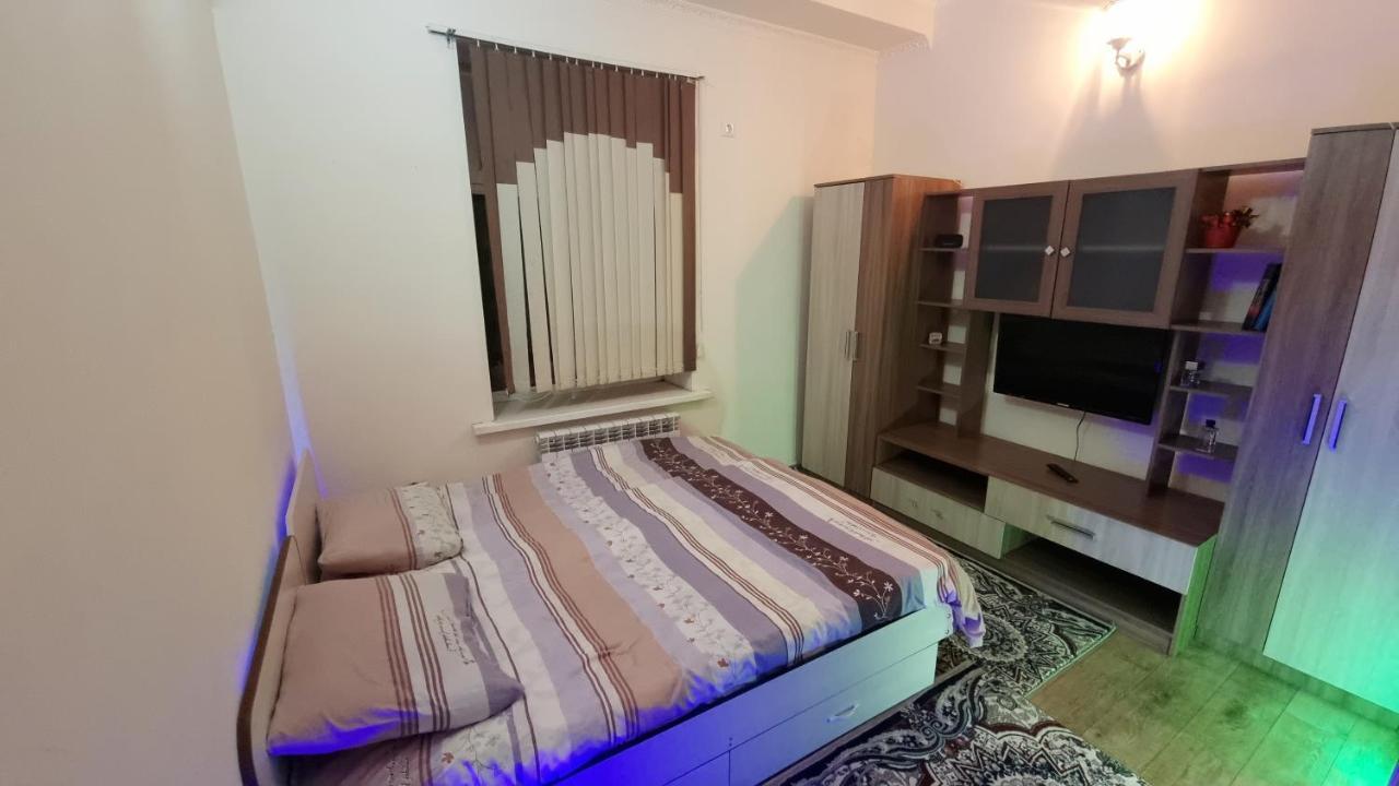 Da! Hotel Bisjkek Buitenkant foto