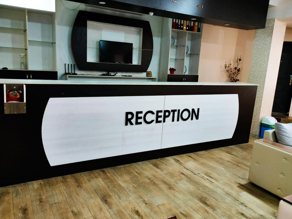 Da! Hotel Bisjkek Buitenkant foto